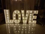 Vermietung - große Love Buchstaben mit LED Beleuchtung